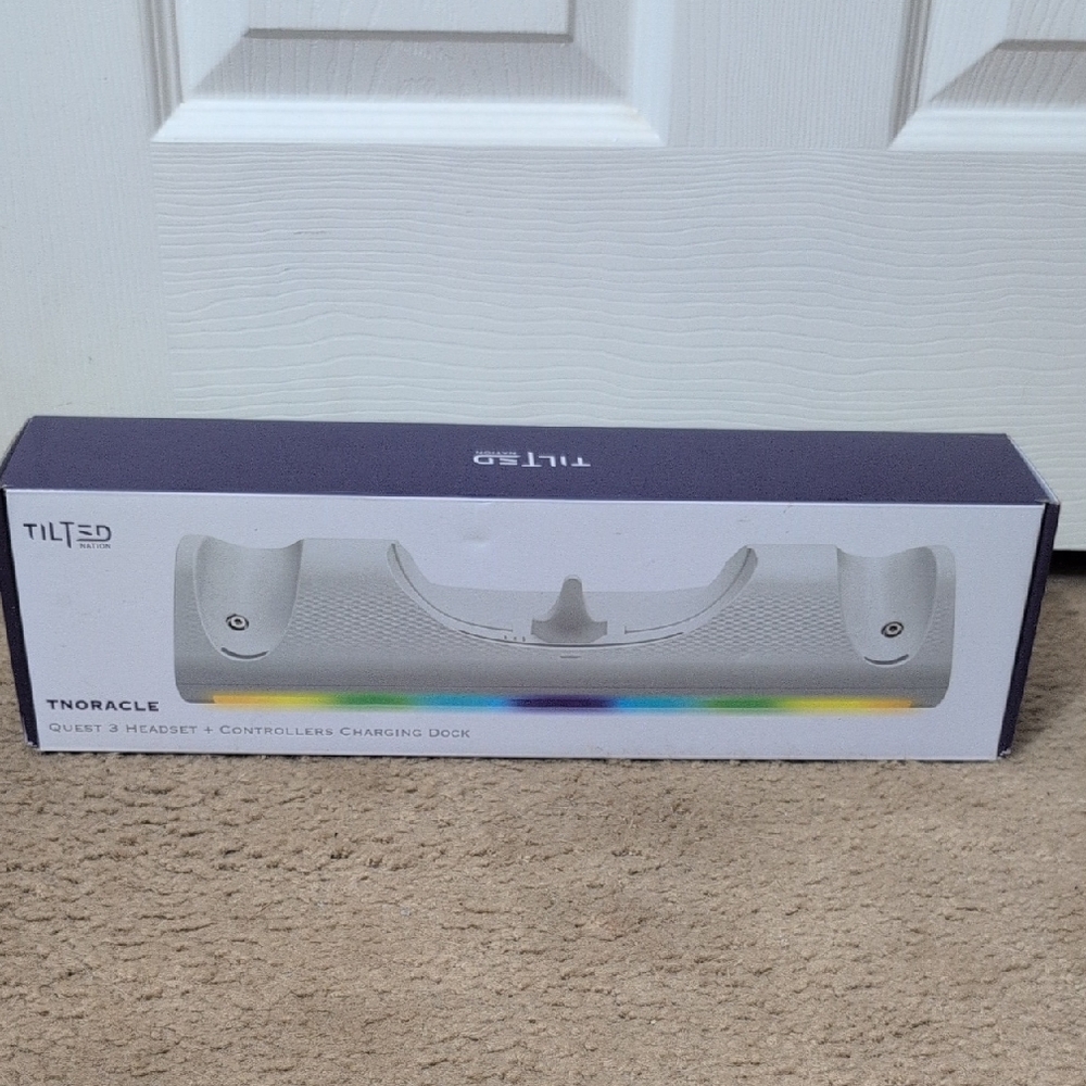 TILT Quest 3 Headset & Controllers Charging Dock - White